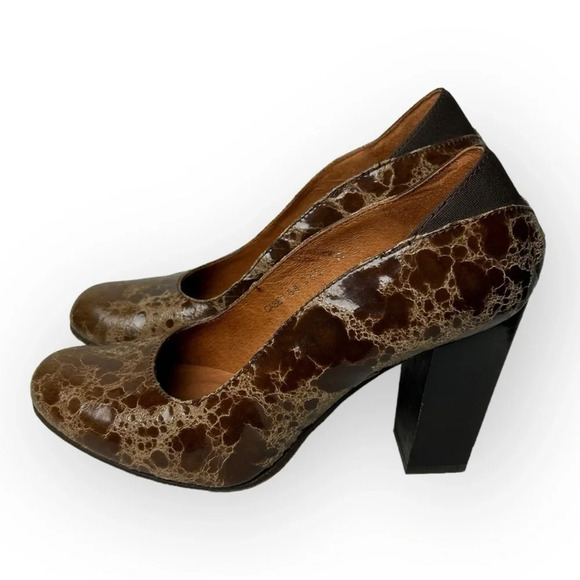 Donald J Pliner Casey Brown Round Toe  Block Pump Heels 6.5 - Picture 3 of 9